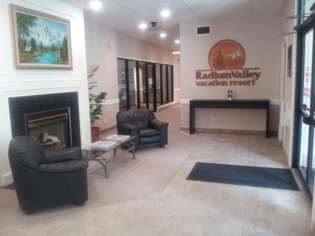 إنفيرمير Radium Valley Vacation Resort المظهر الخارجي الصورة