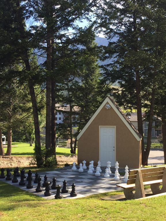 إنفيرمير Radium Valley Vacation Resort المظهر الخارجي الصورة